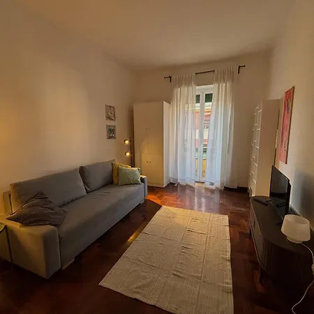 Lola Flat Apartman *